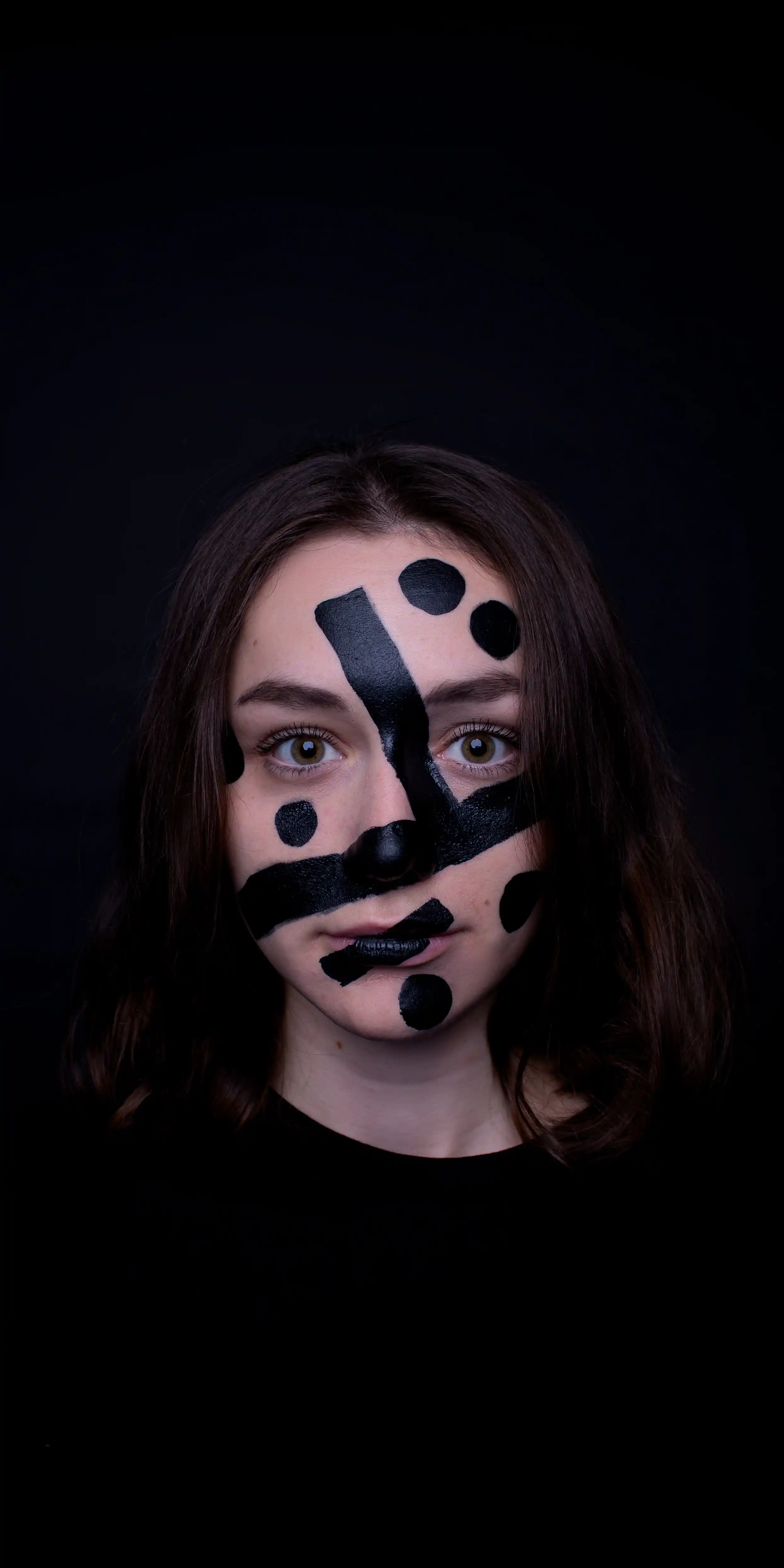 A model with dotted facepaint