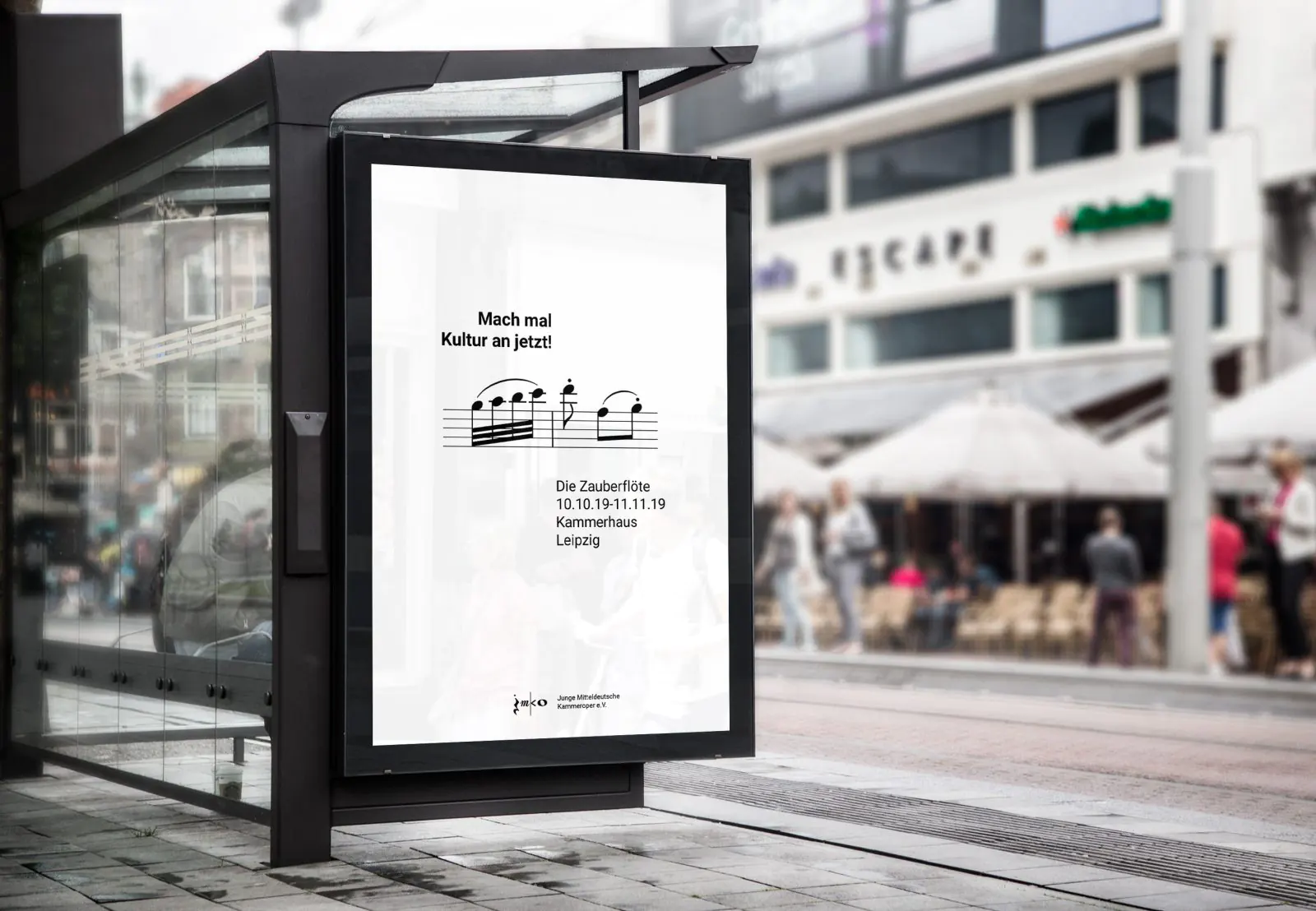 Plakat-Mockup für eine Opernproduktion von Mozarts Zauberflöte durch die Junge Mitteldeutsche Kammeroper e.V. (jmko)