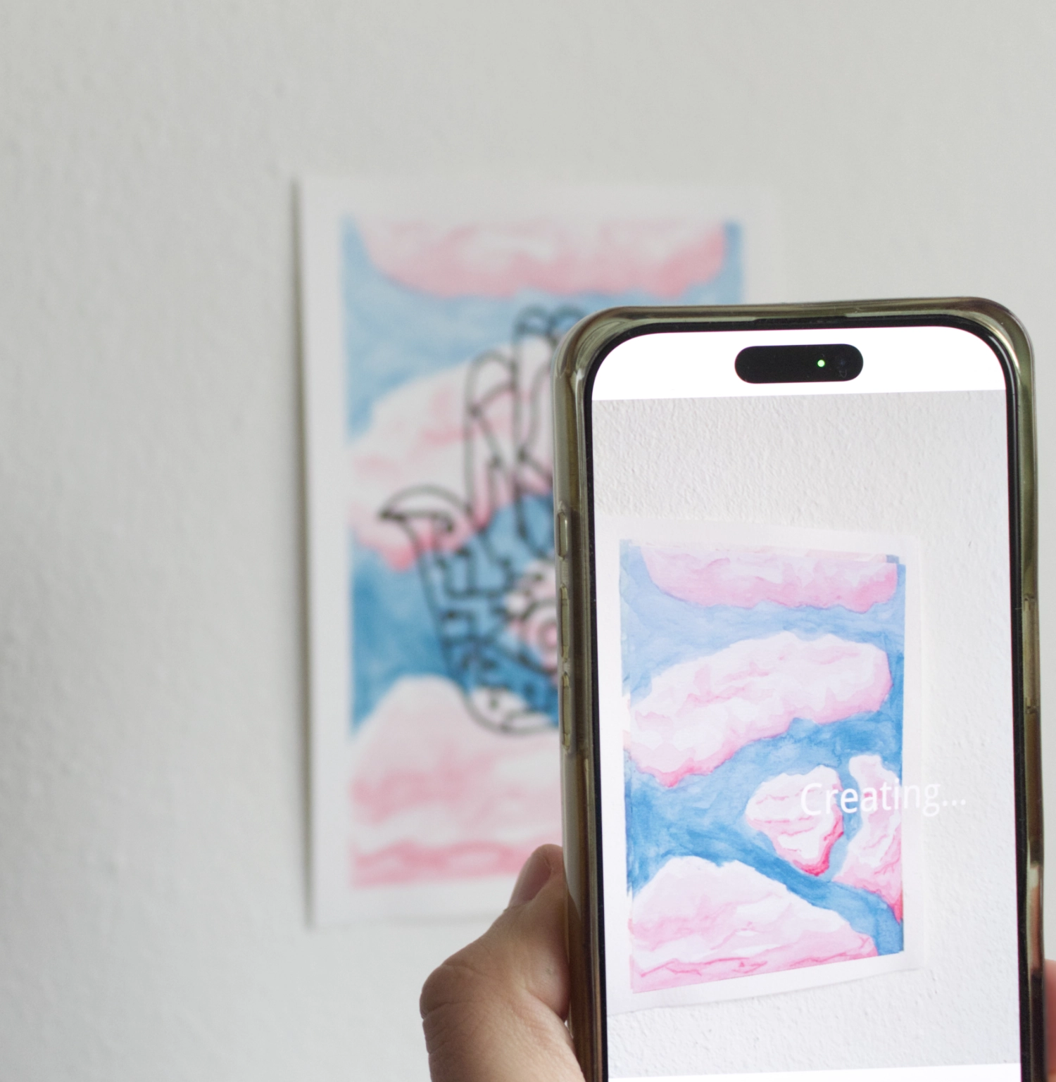 Blick auf ein Handy, welches das AR-Overlay von Conrad Dreyers Werk Our new god's creation has six ore more fingers zeigt